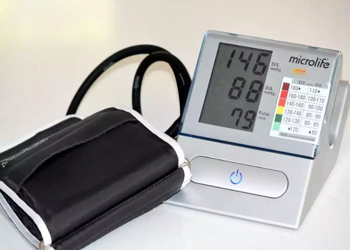 What Are the Differences Between Manual and Digital Blood Pressure Monitors?